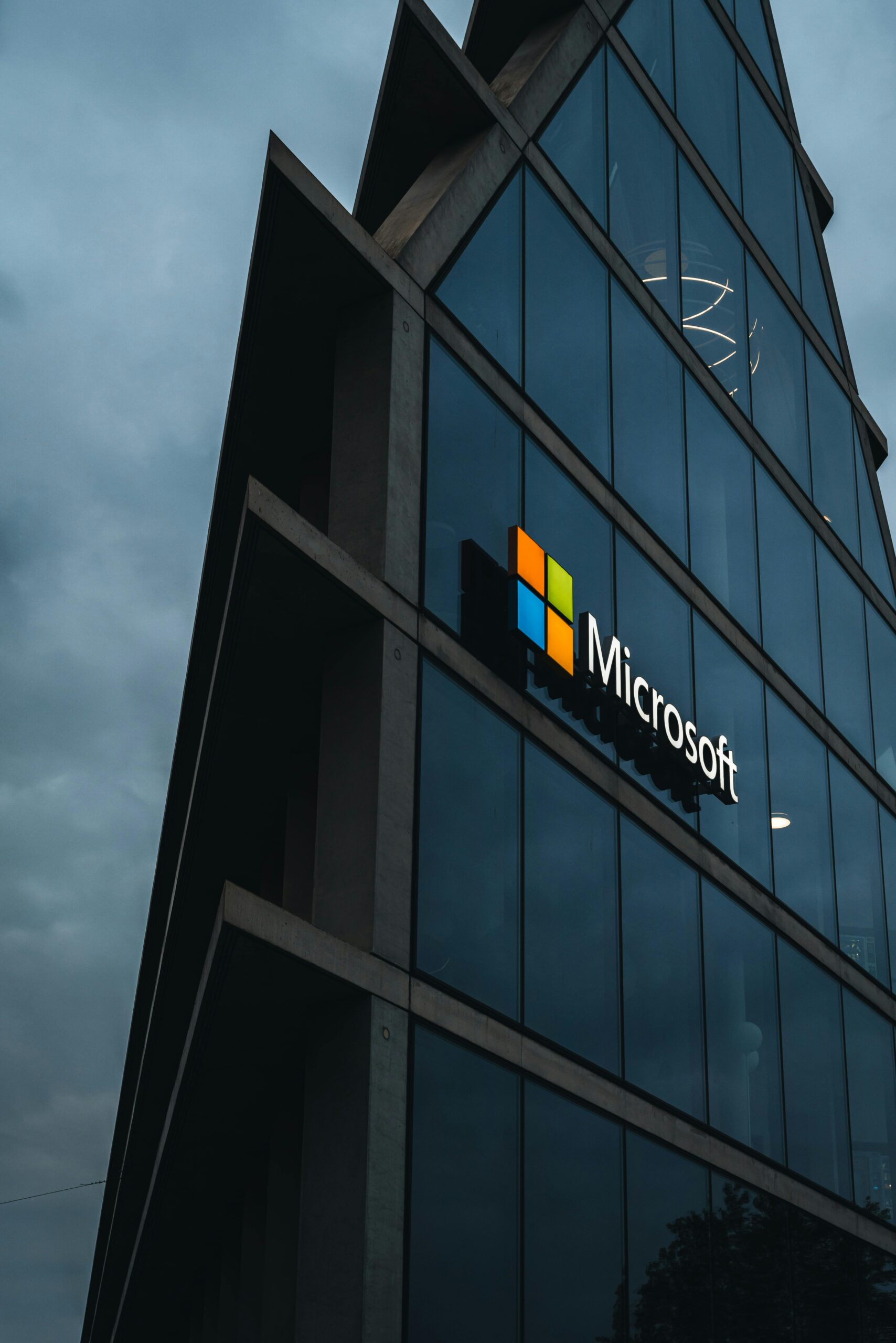 Photo by Salvatore De Lellis : https://www.pexels.com/photo/glass-panels-exterior-of-the-microsoft-building-9683980/
